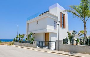 By The Beach - Emerald Seaview Villa