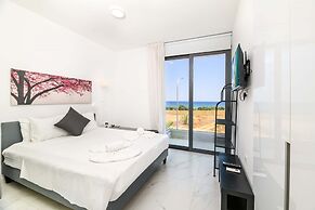 By The Beach - Emerald Seaview Villa