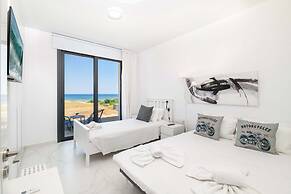 By The Beach - Emerald Seaview Villa