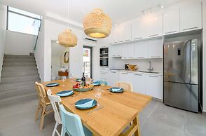 By The Beach - Blue Topaz Villa