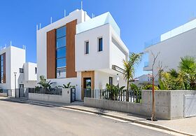 By The Beach - Royal Sapphire Villa