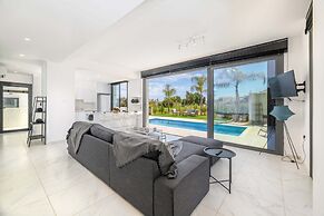 By The Beach - Royal Sapphire Villa