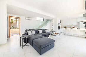 By The Beach - Royal Sapphire Villa
