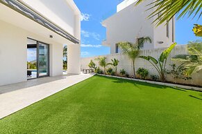 By The Beach - Royal Sapphire Villa