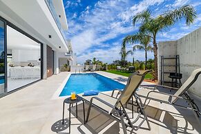 By The Beach - Royal Sapphire Villa