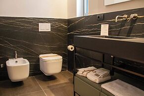 MARI Luxury Rooms and Suites