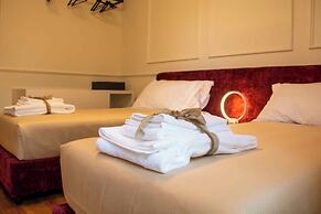 MARI Luxury Rooms and Suites