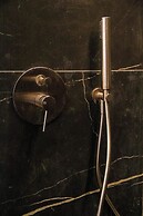 MARI Luxury Rooms and Suites