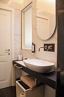 MARI Luxury Rooms and Suites