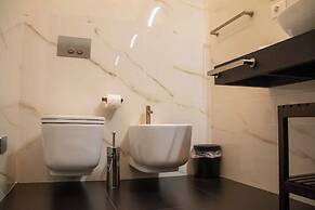 MARI Luxury Rooms and Suites