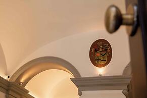 MARI Luxury Rooms and Suites
