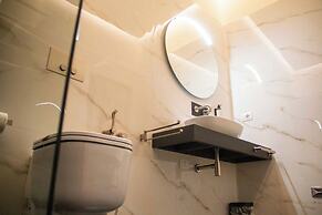 MARI Luxury Rooms and Suites
