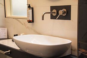 MARI Luxury Rooms and Suites