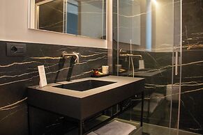 MARI Luxury Rooms and Suites