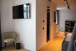 MARI Luxury Rooms and Suites
