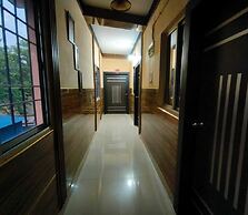 Hotel J B Palace