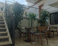 EDRA HOUSE