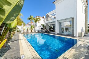 Blue Pelagos Villa in Protaras