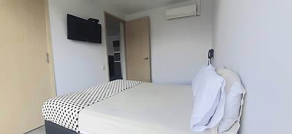 Cold AC fast Wi-Fi great location