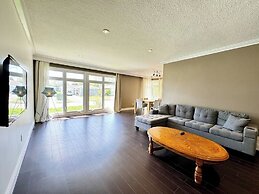 Urban Luxury Villa