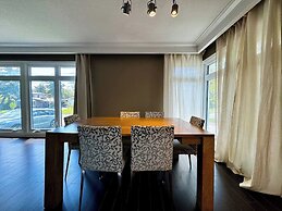 Urban Luxury Villa