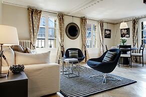 Paris Louvre Elegant residence