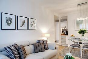 Paris Sevigne Elegant residence