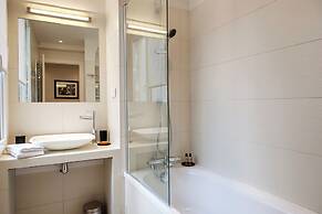 Paris Sevigne Elegant residence