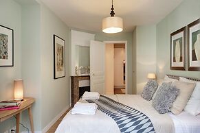 Paris Sevigne Elegant residence