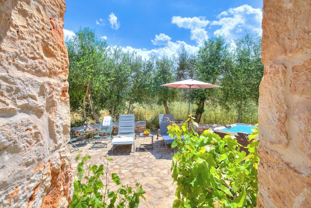 Dimora Tra Gli Ulivi With Private Jacuzzi