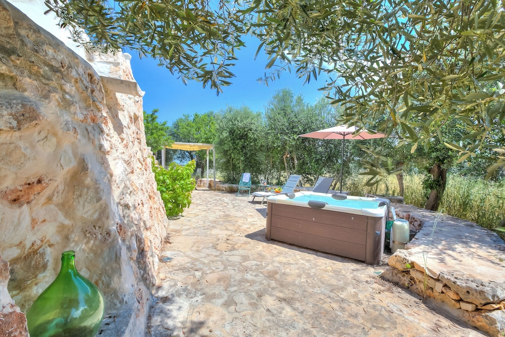 Dimora Tra Gli Ulivi With Private Jacuzzi