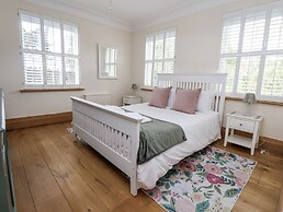 Mount House