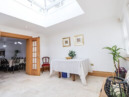 Mount House