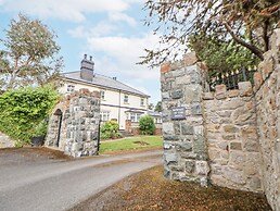 Mount House