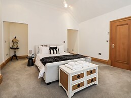 Mount House