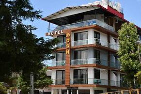 Hotel Leosh Lansdwone