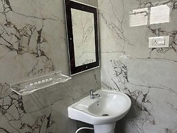 A White Pearl Suites