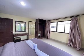 Lucky Inn Suites