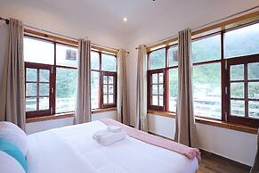 Dawn's Embrace by Oakwood