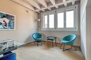 Elegant apt with parking and balcony