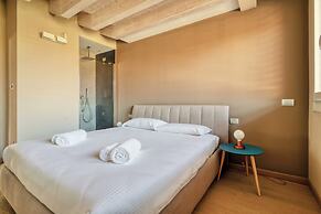 Elegant apt with parking and balcony
