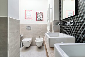 Elegant apt with parking and balcony