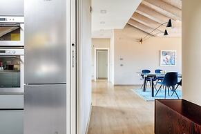 Elegant apt with parking and balcony