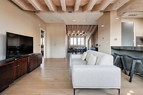 Elegant apt with parking and balcony