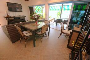 Beachfront Oasis With Private Pool and Jacuzzi on Samui's Bang Por Bea