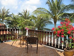 Beachfront Oasis With Private Pool and Jacuzzi on Samui's Bang Por Bea