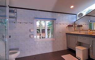 Beachfront Oasis With Private Pool and Jacuzzi on Samui's Bang Por Bea