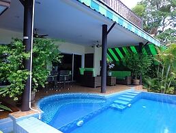 Beachfront Oasis With Private Pool and Jacuzzi on Samui's Bang Por Bea