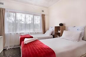 25 Jacaranda Lodge & Backpackers