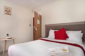 25 Jacaranda Lodge & Backpackers